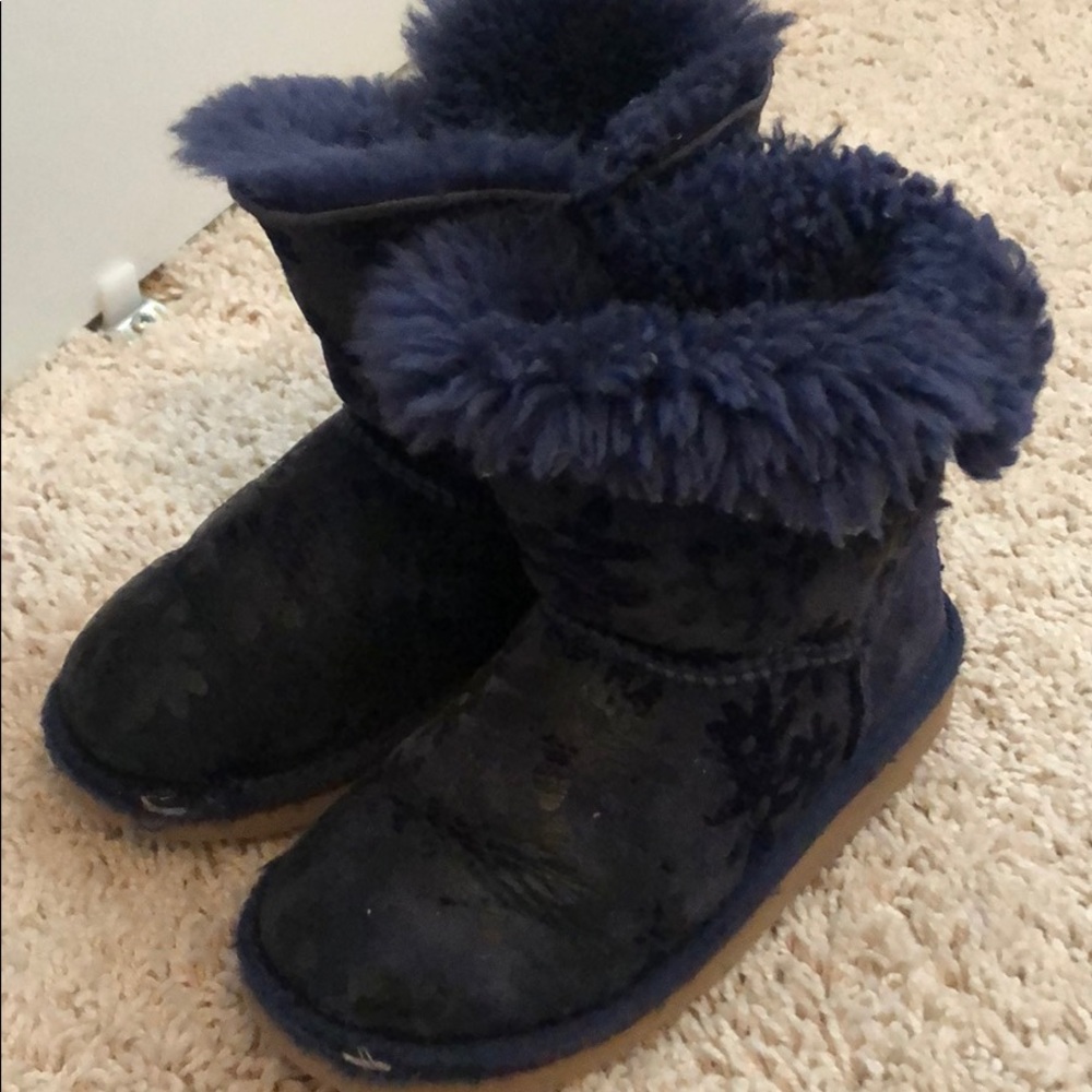 Girls navy flower Bailey button Ugg boots sz 11